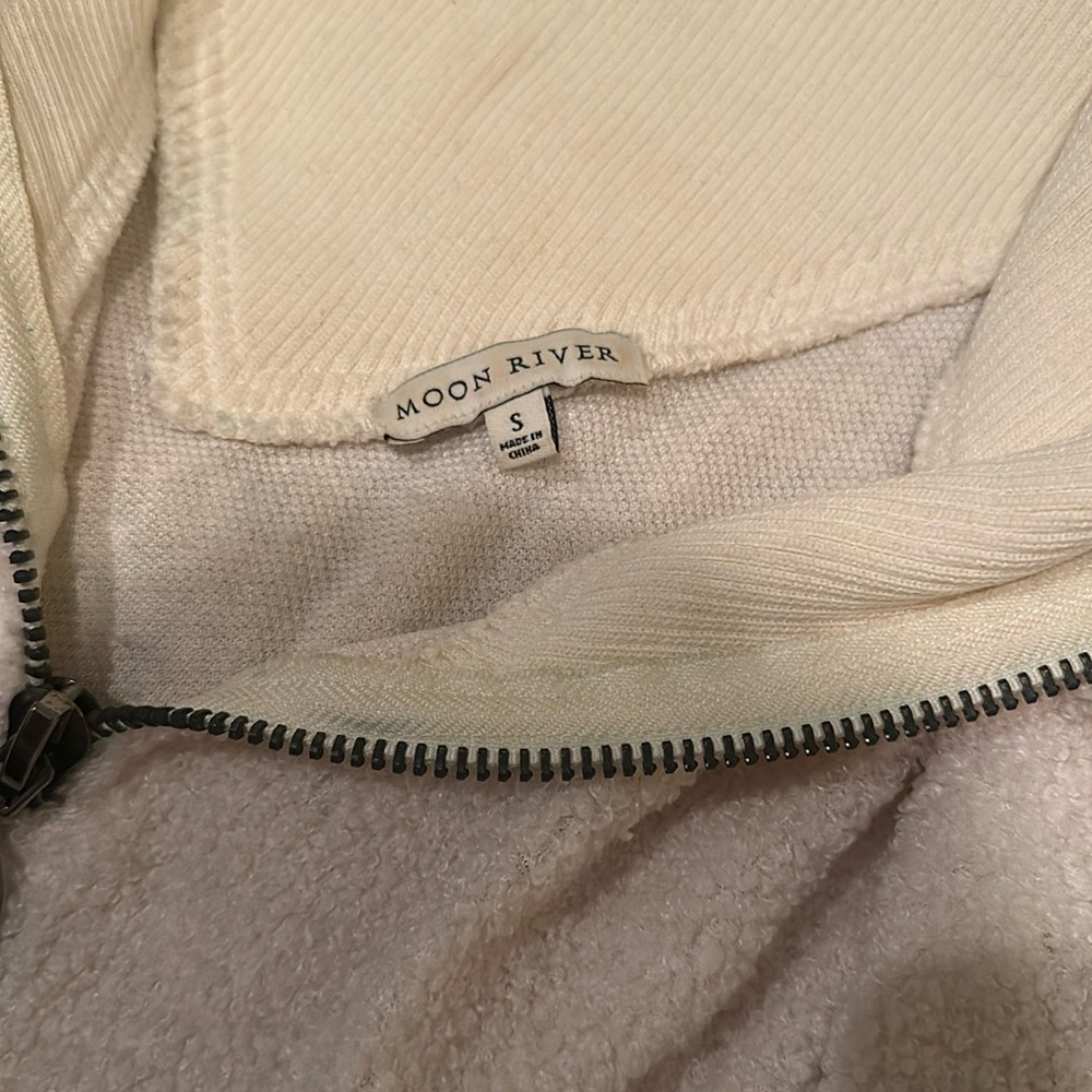 Moon River Boucle Sweatshirt - Picture 7 of 7